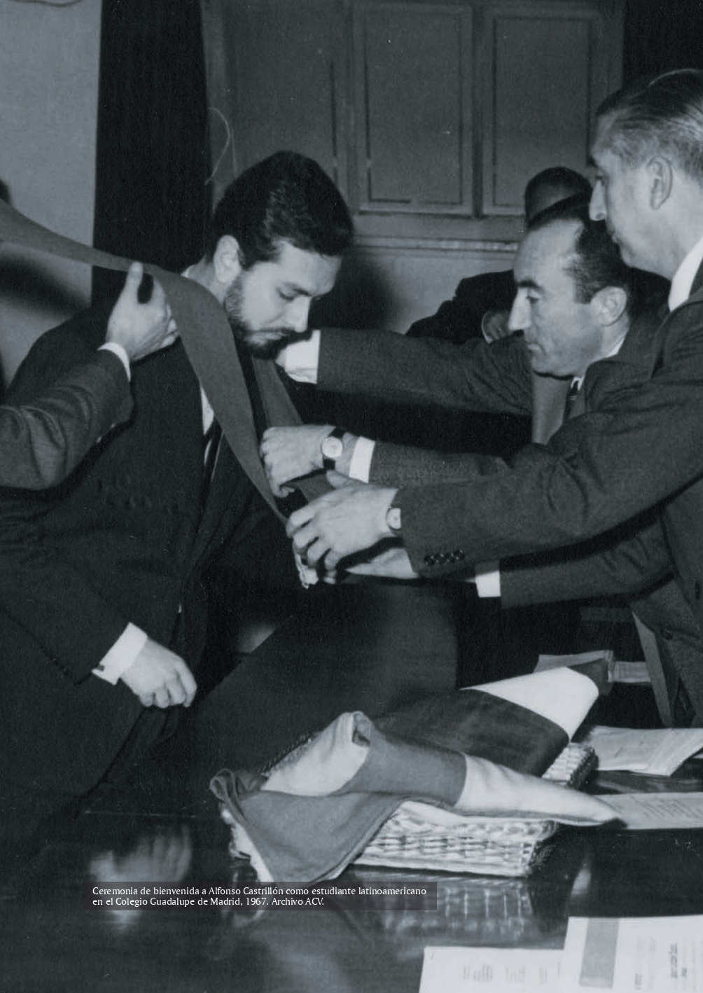 Ceremonia de bienvenida a Alfonso Castrillón como estudiante latinoamericano en el Colegio Guadalupe de Madrid, 1967. Archivo ACV.